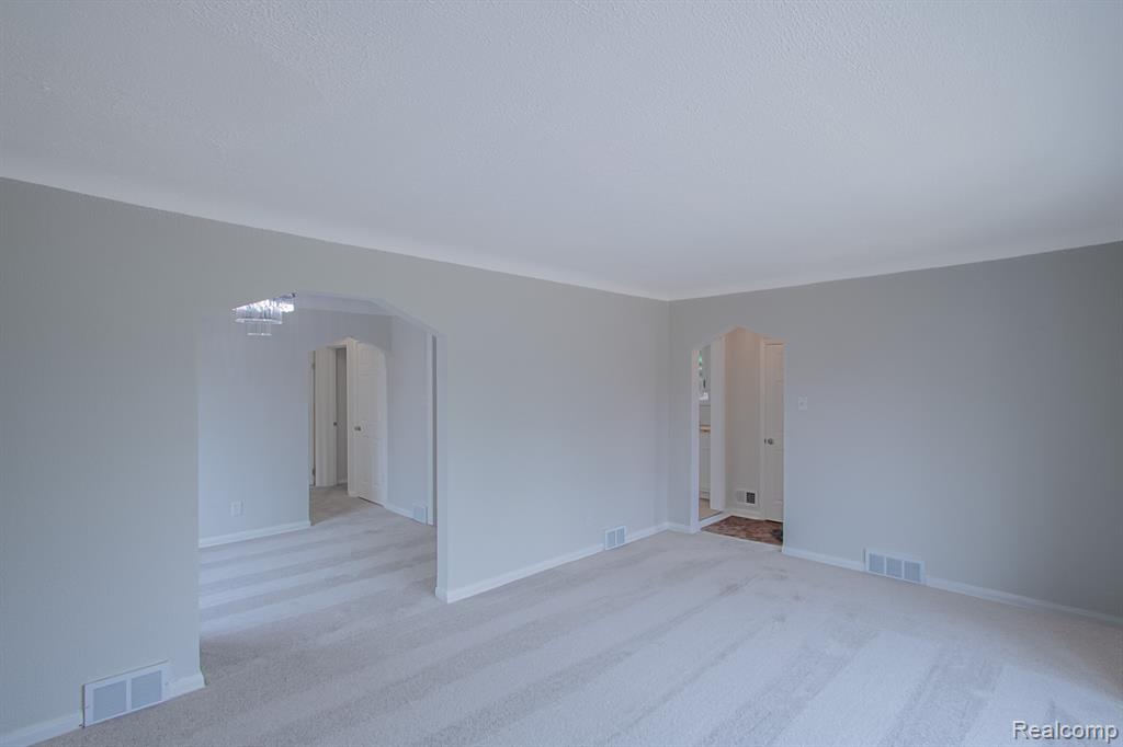 16932 Ward Avenue - Photo 3