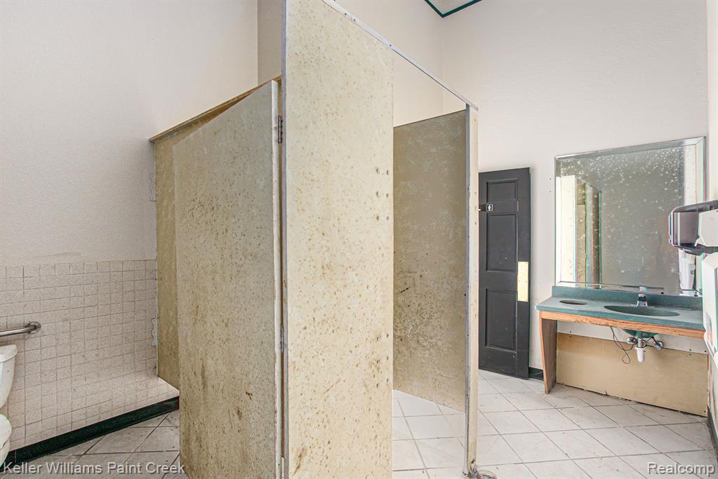 5030 E COLDWATER Road, Flint, MI 48506 — Photo 20