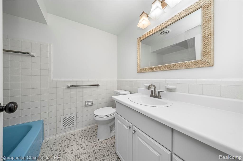 7137 Stonebrook Road, West Bloomfield, MI — Photo 23