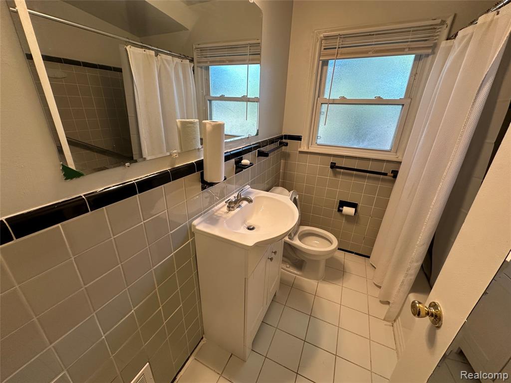 8981 Leverne, Redford, MI 48239 — Photo 6