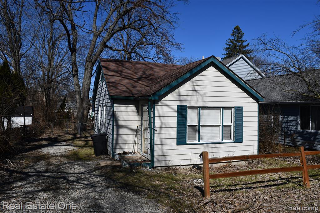 3026 Norcott Drive, Keego Harbor, MI 48320 — Photo 3