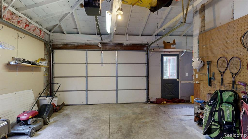 636 N Washington Street, Owosso, MI 48867 — Photo 32