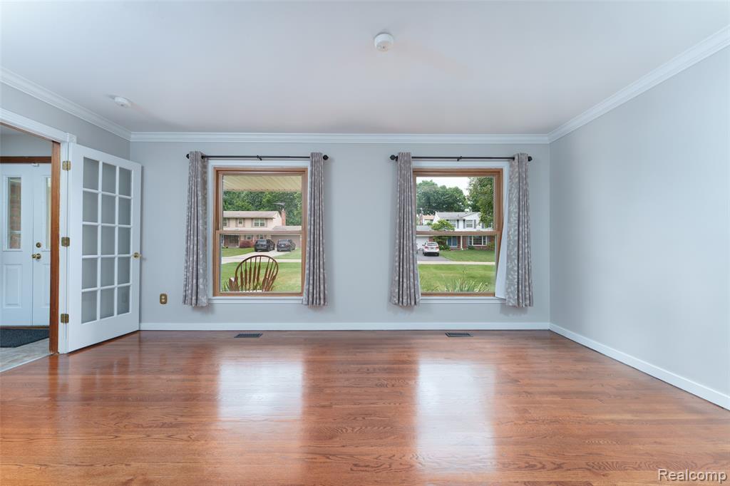 4276 Macqueen Drive, West Bloomfield, MI 48323 — Photo 11
