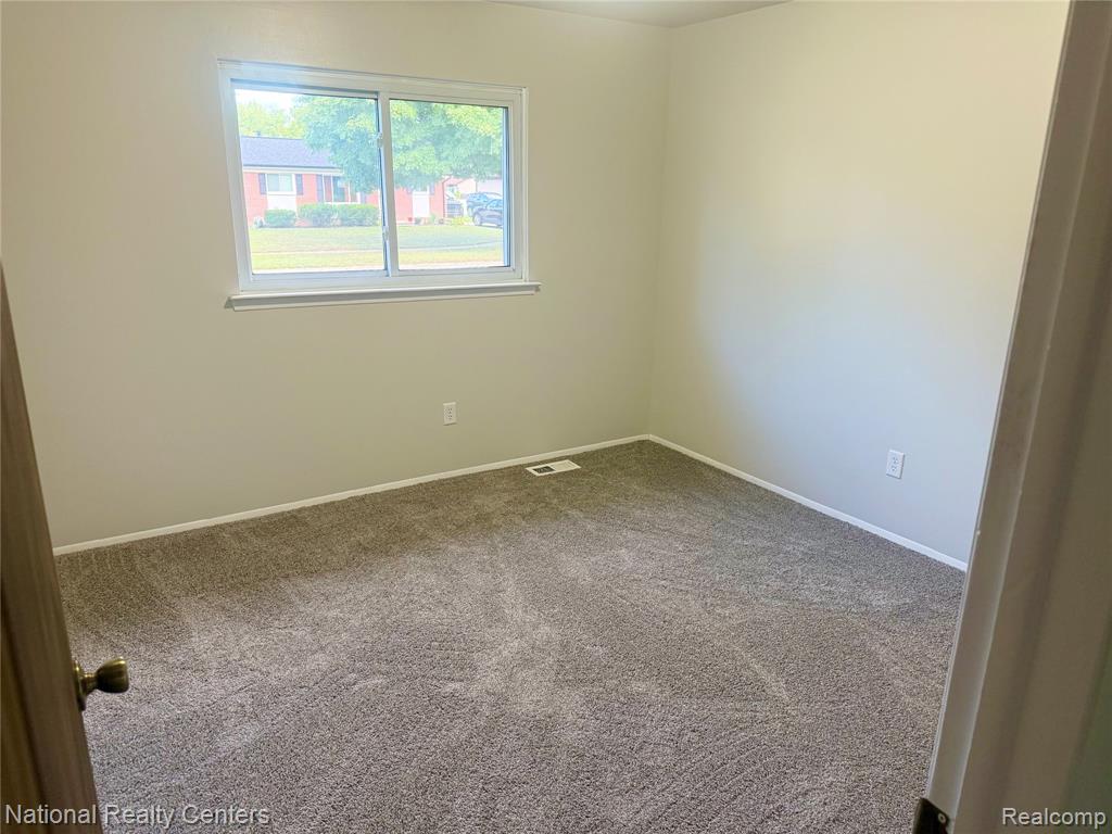 6790 Emily Court, Westland, MI — Photo 10