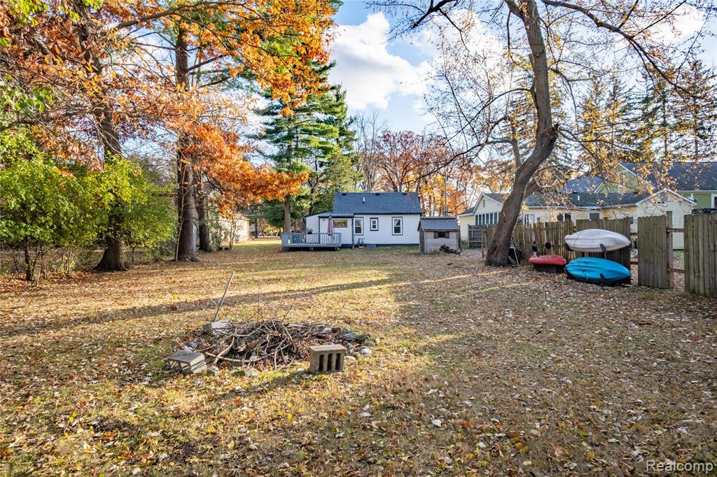 8370 Arlis Street, Commerce Twp, MI 48382 — Photo 3
