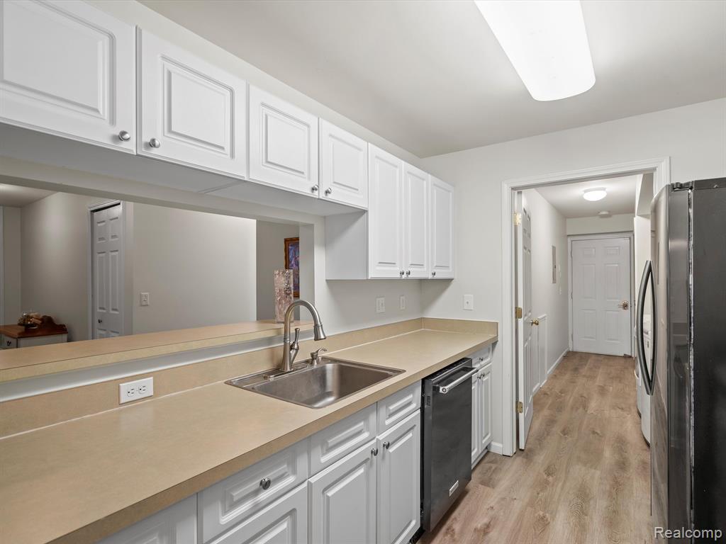 5288 BROOKEMONTE Circle, Rochester, MI 48306 — Photo 16