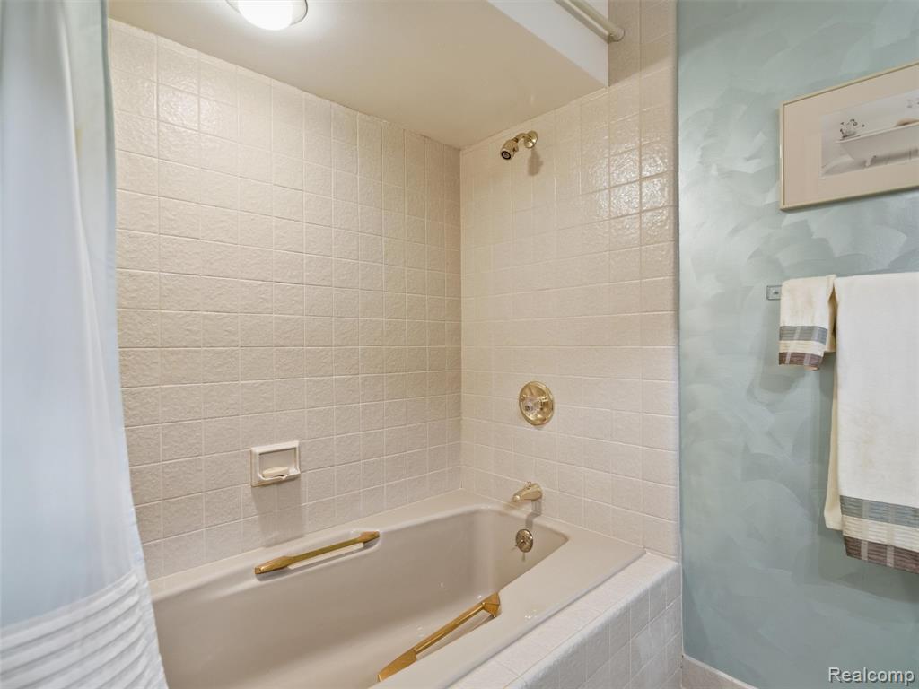 4751 Rolling Ridge Road, West Bloomfield, MI 48323 — Photo 39