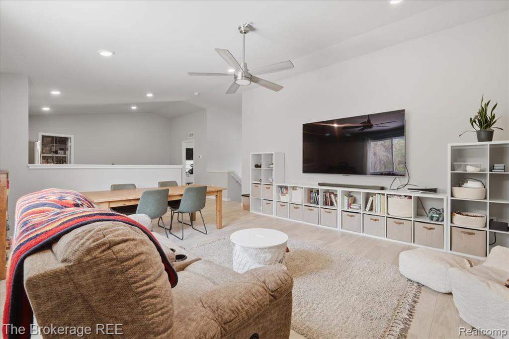 223 Creek Pointe Circle, Durand, MI 48429 — Photo 11