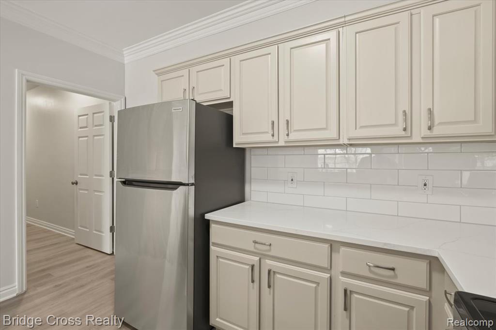 5685 Twin Oaks Drive, Sterling Heights, MI 48314 — Photo 8