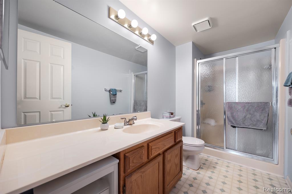 4933 OAK HILL Drive, Waterford, MI 48329 — Photo 19