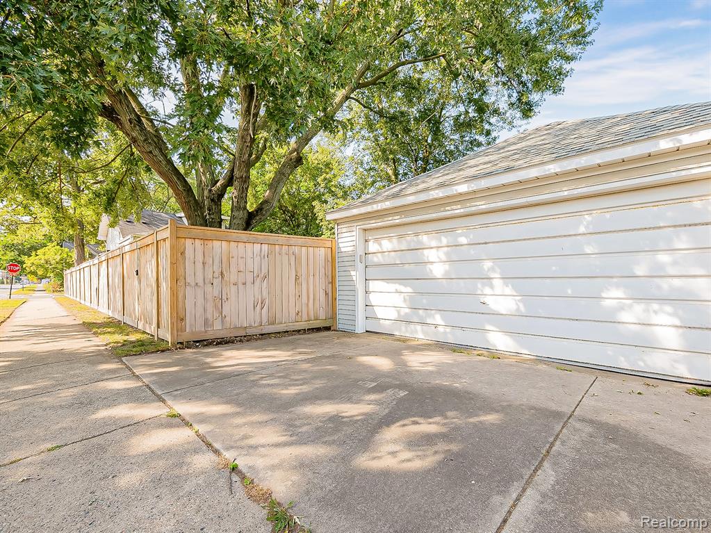 489 E Cambourne Street, Ferndale, MI 48220 — Photo 22
