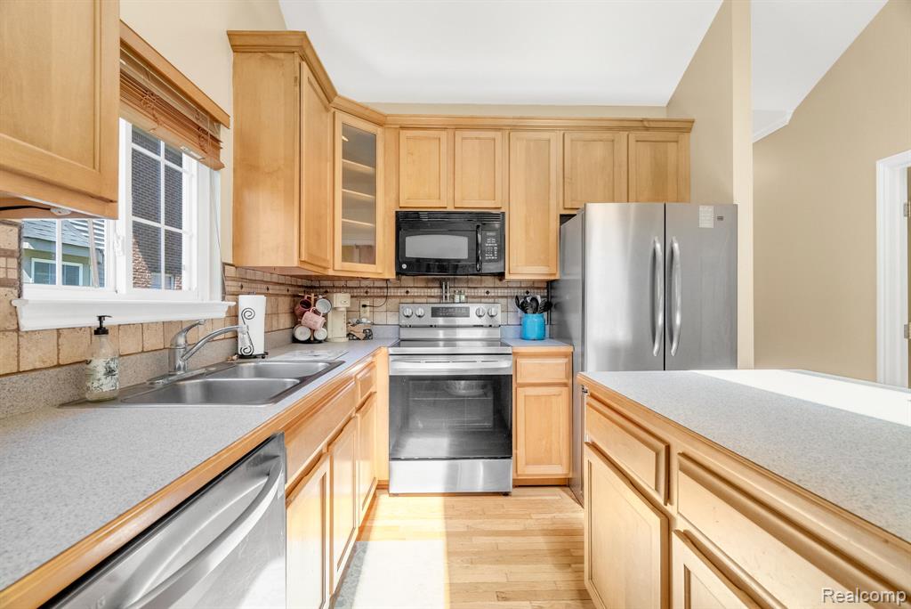 42682 Park Cresent Drive, Sterling Heights, MI 48313 — Photo 15
