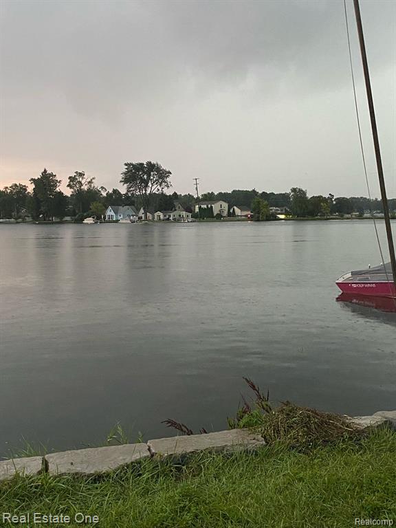 2300 JACKSON Boulevard, Highland, MI 48356 — Photo 19