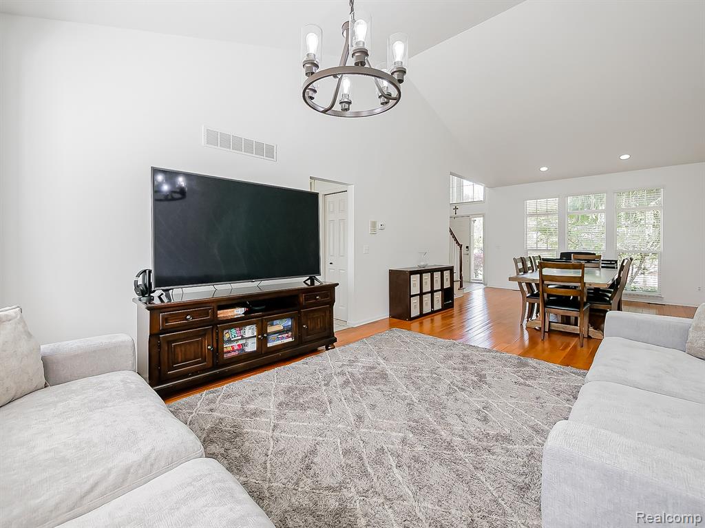 5221 Sandlewood Drive, Commerce Twp, MI 48382 — Photo 11