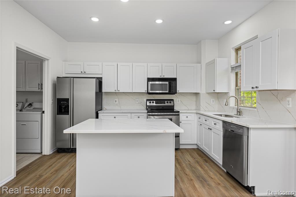 7382 Gateway Drive, West Bloomfield, MI — Photo 17