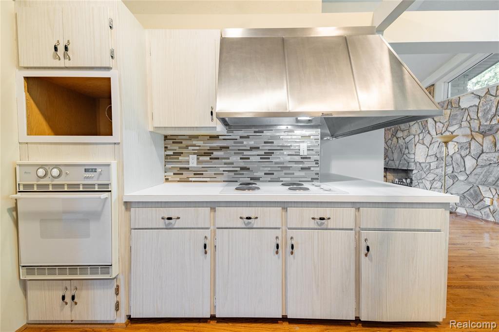 472 Riverside Drive, Wyandotte, MI 48192 — Photo 11