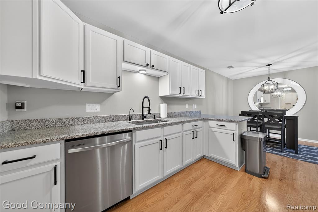 2854 Cottonwood Drive, B, Waterford, MI 48328 — Photo 10