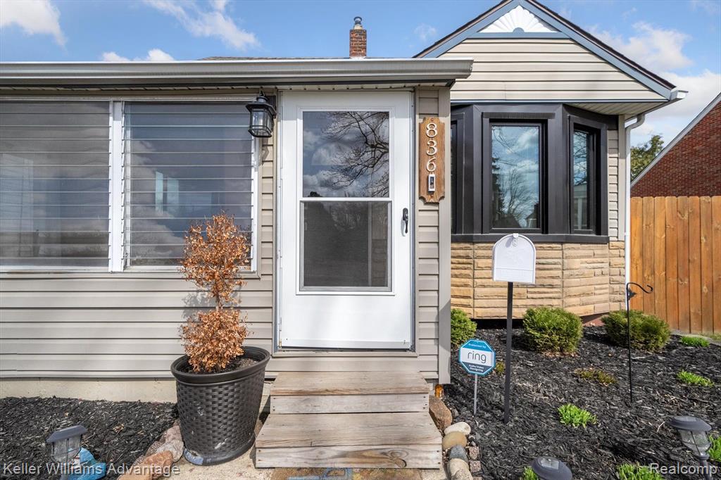836 CLINTON Street, Wyandotte, MI 48192 — Photo 3
