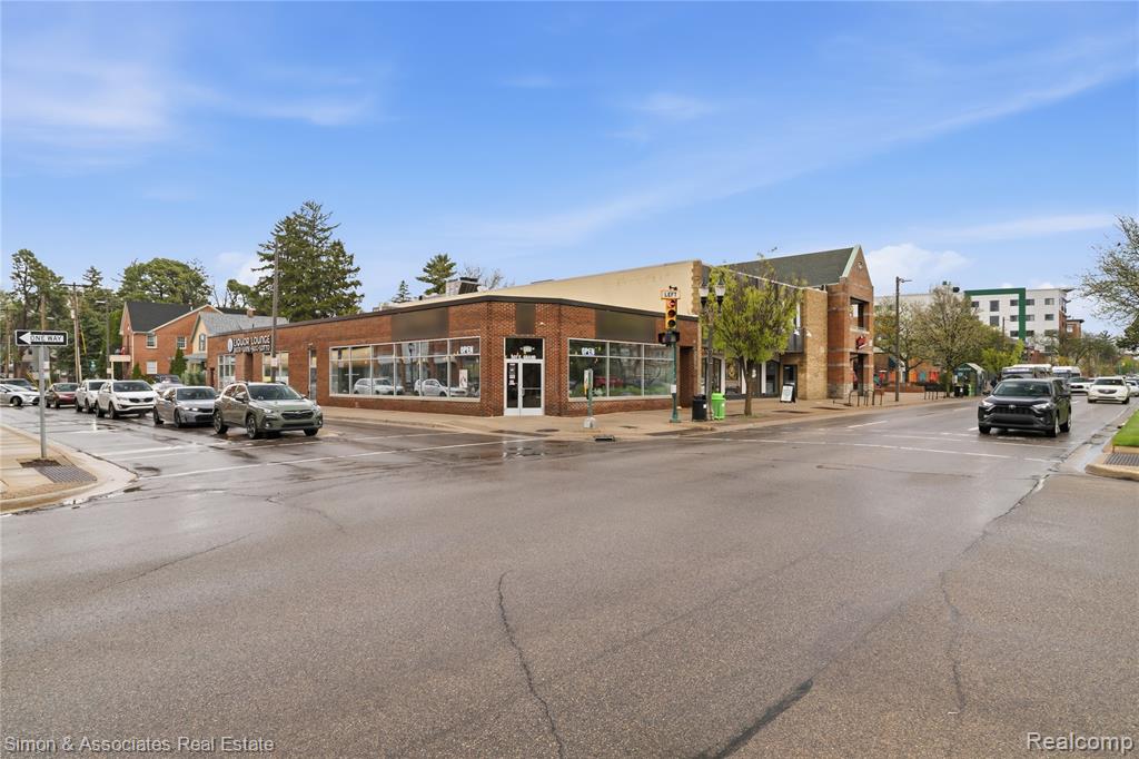 501 E Grand River Avenue, East Lansing, MI 48823 — front exterior