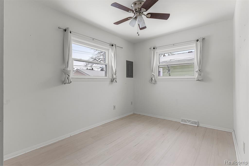 4421 Edgewood Street, Dearborn Heights, MI 48125 — Photo 23