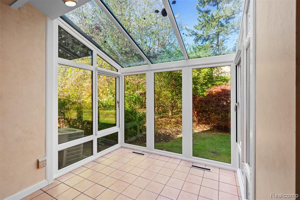 4724 Tara Court, West Bloomfield, MI 48323 — Photo 20