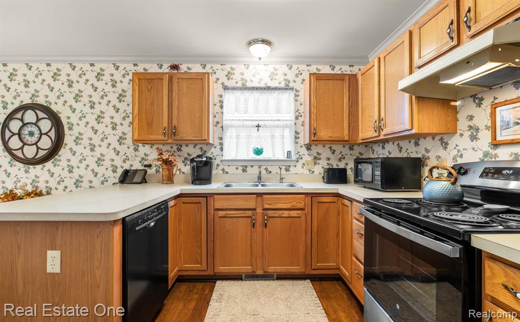 907 CALPERNIA, 29, Wixom, MI 48393 — Photo 5