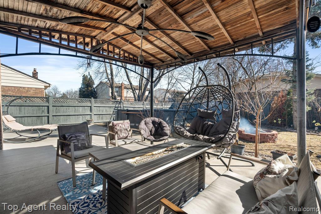 4238 GLOUCESTER Drive, Sterling Heights, MI 48310 — Photo 38