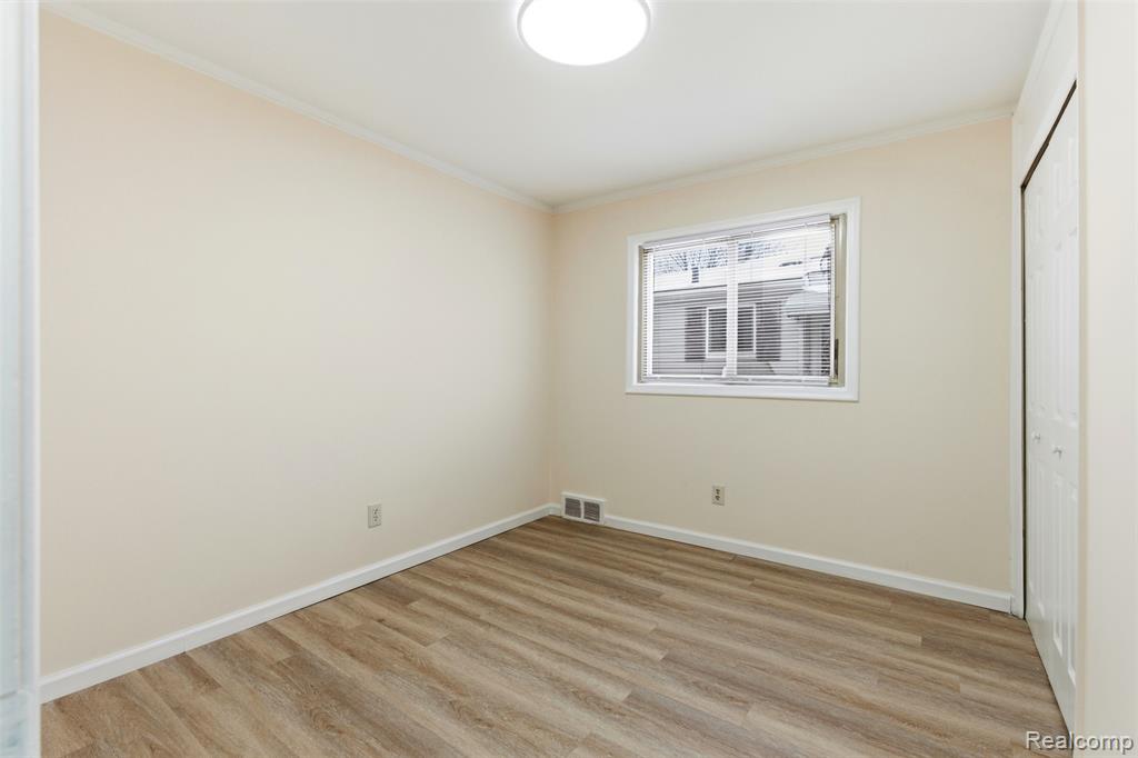 7002 Norborne Avenue, Dearborn Heights, MI 48127 — Photo 9