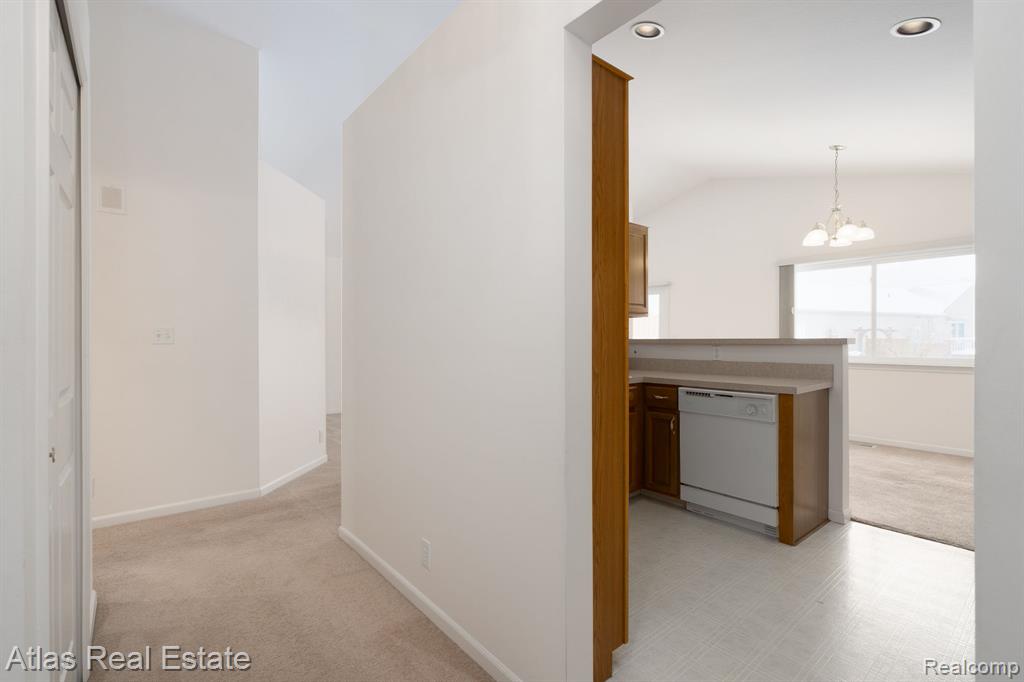 10200 Hawthorne Circle, Goodrich Vlg, MI — Photo 8