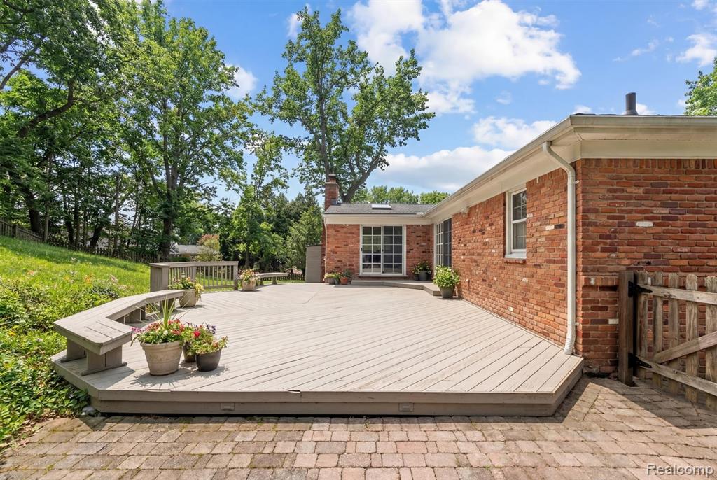 5067 Van Ness Drive, Bloomfield Hills, MI 48302 — Photo 31