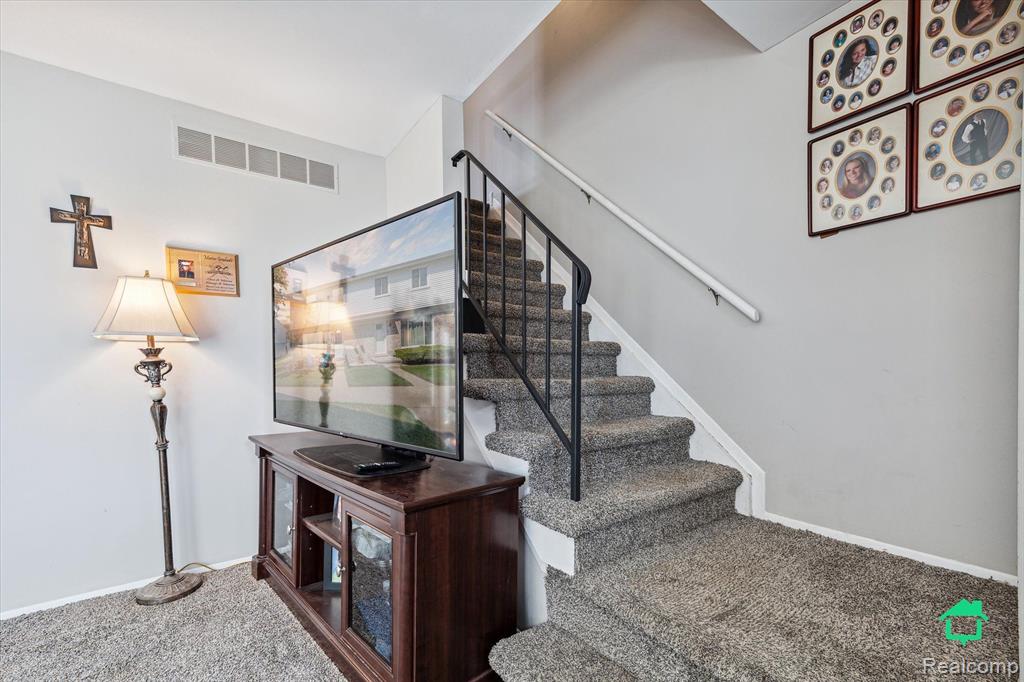 37675 Colonial Drive, Westland, MI — Photo 8