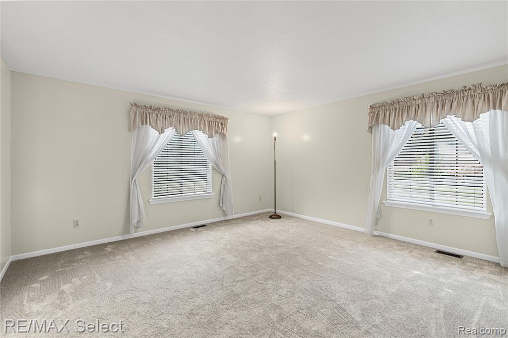 5059 Sandalwood Drive, Grand Blanc, MI 48439 — Photo 15