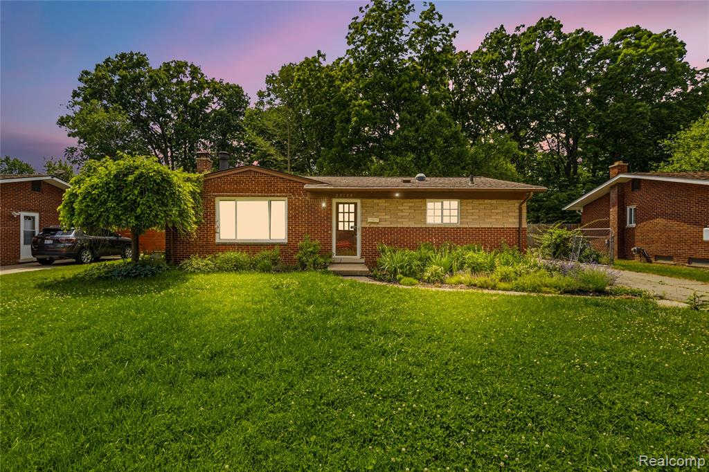 22159 W Brandon Street, Farmington, MI 48336