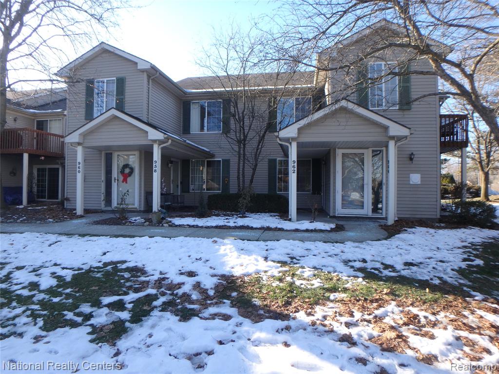 962 Saybrook Drive, Waterford, MI 48327 — front exterior