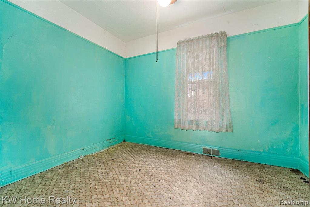 8436 LUMPKIN Street, Hamtramck, MI 48212 — Photo 7