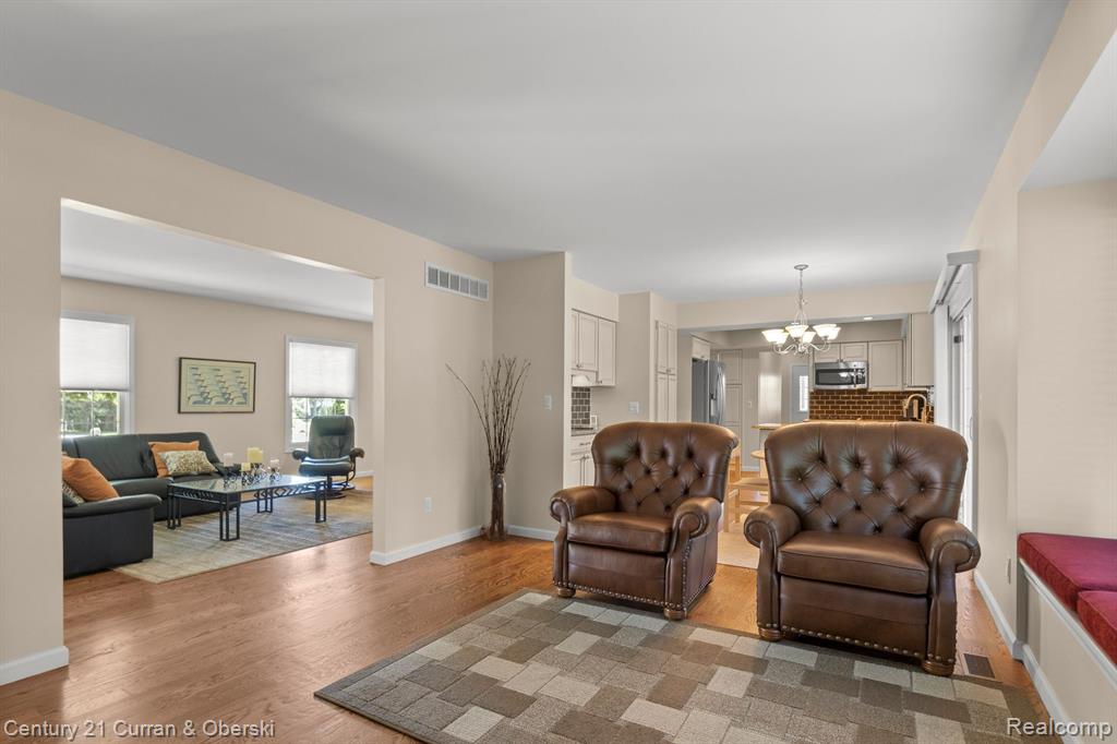 8821 NORTHAMPTON Drive, Plymouth, MI 48170 — Photo 15