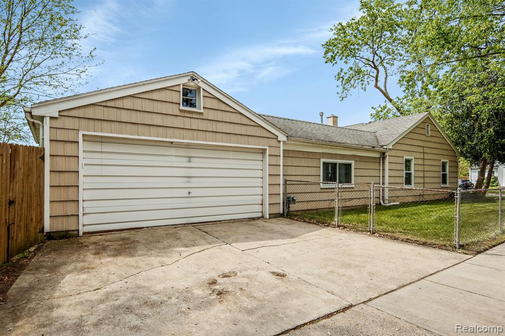 626 E Windemere Avenue, Royal Oak, MI 48073 — Photo 29