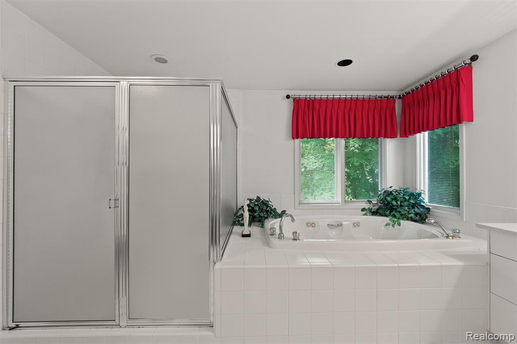 6993 Crosswell Drive, West Bloomfield, MI — Photo 24