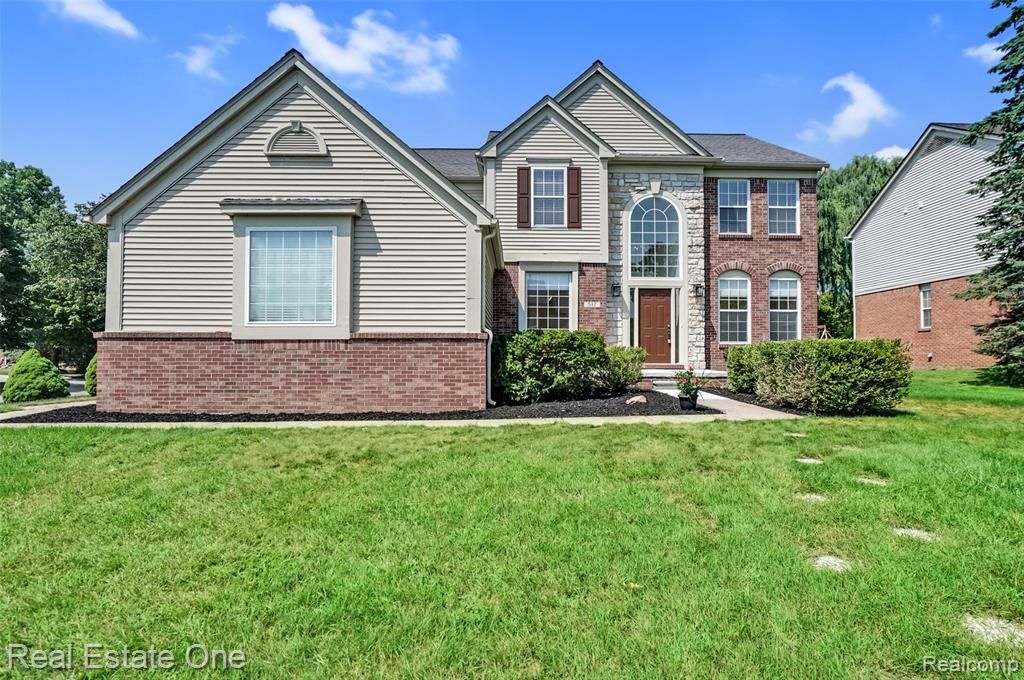 517 Beechwood Way, Lake Orion, MI 48362
