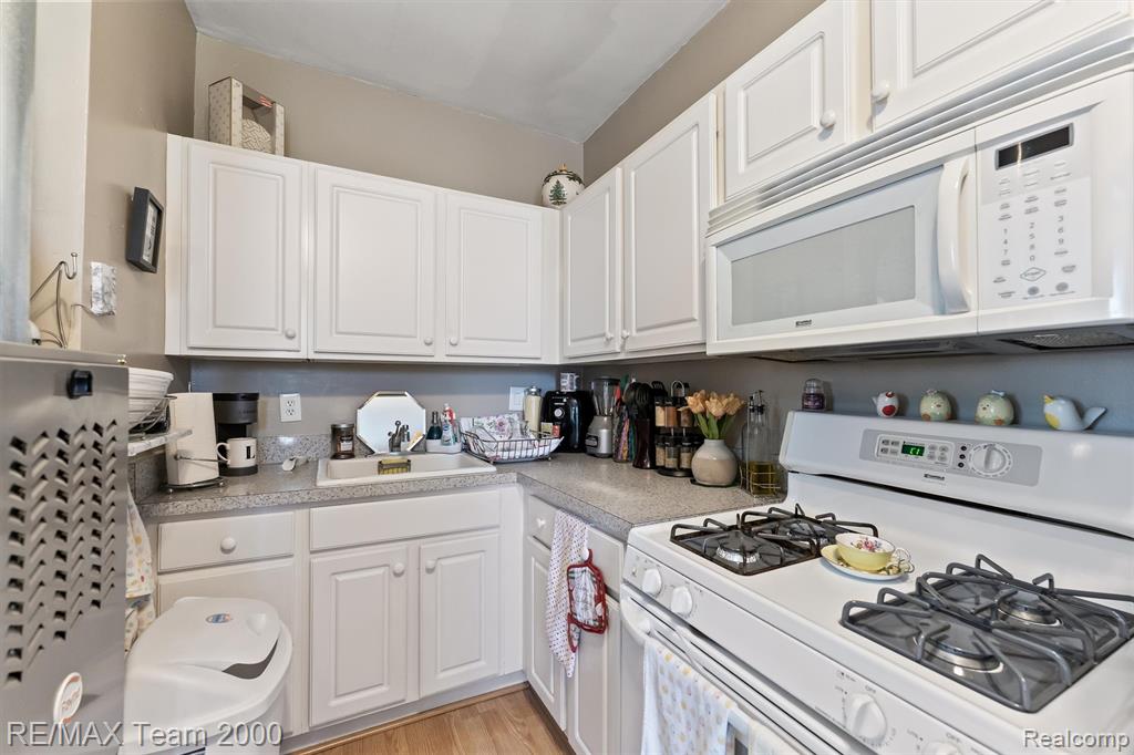 5734 N Gulley Road, Dearborn Heights, MI 48127 — Photo 9