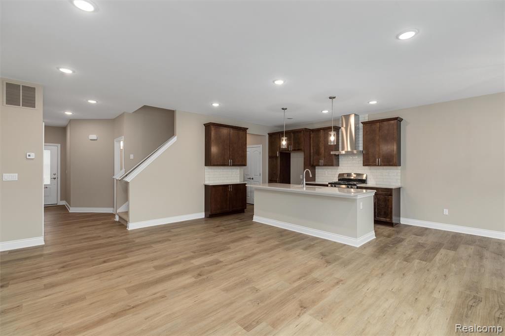 807 Balmoral Ln, Troy, MI 48085 — Photo 2