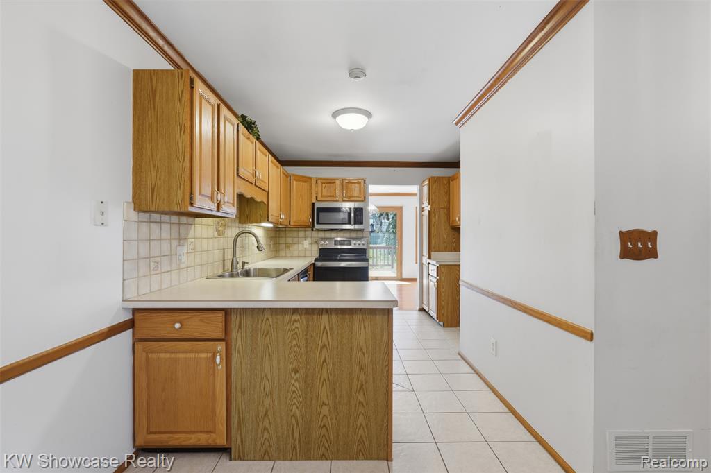 42289 Saratoga Circle, 8, Canton, MI 48187 — Photo 15