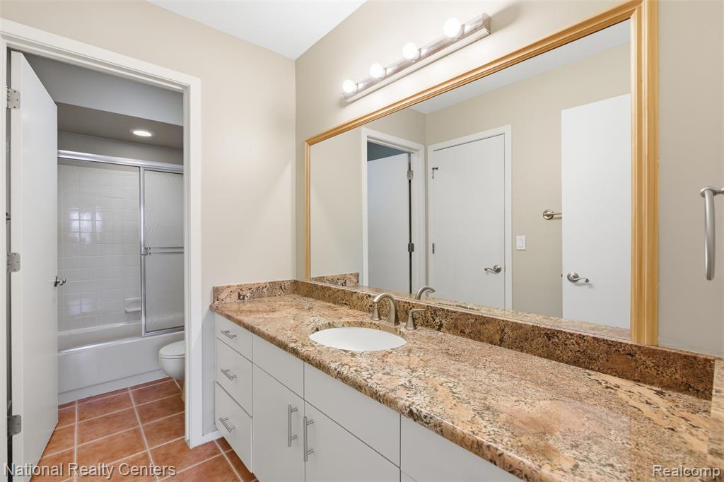 6298 Aspen Ridge Boulevard, 34, West Bloomfield, MI — Photo 24