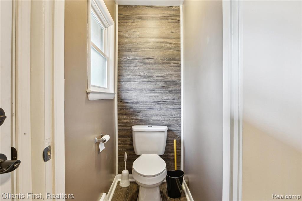 9243 HIX Road, Livonia, MI 48150 — Photo 24