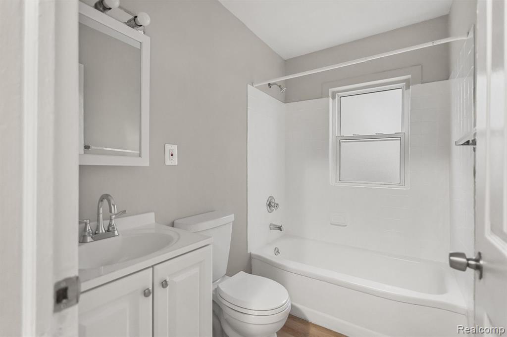 8499 MEADOW Avenue, Warren, MI 48089 — Photo 8