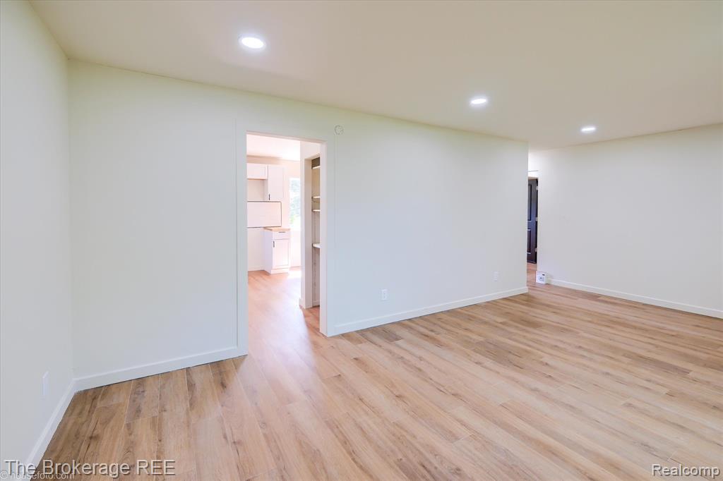 1401 Hillside Drive, Flint, MI 48532 — Photo 7