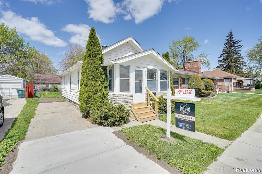 577 E BRICKLEY Avenue, Hazel Park, MI 48030 — Photo 2