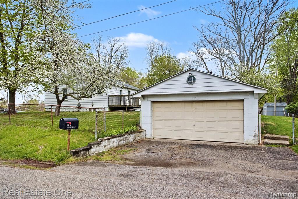 206 Steadfield Street, Commerce Twp, MI 48382 — Photo 17