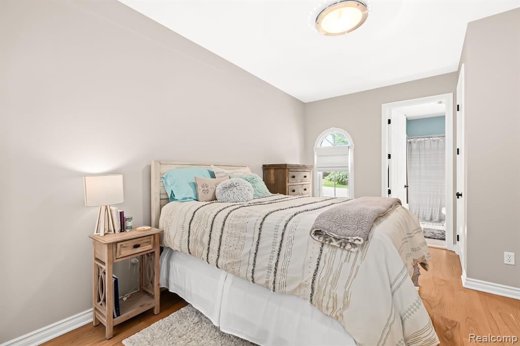 10815 SPARKLING WATERS Court, South Lyon, MI 48178 — Photo 32
