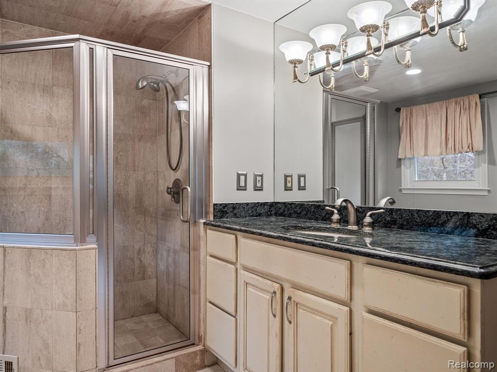 5707 WOODWIND Drive, Bloomfield Hills, MI 48301 — Photo 36